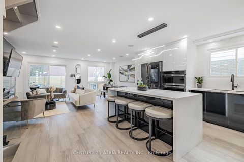 Photo 2 at 42 Coventry Court, Crosby, Richmond Hill