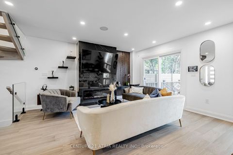 Photo 4 at 42 Coventry Court, Crosby, Richmond Hill