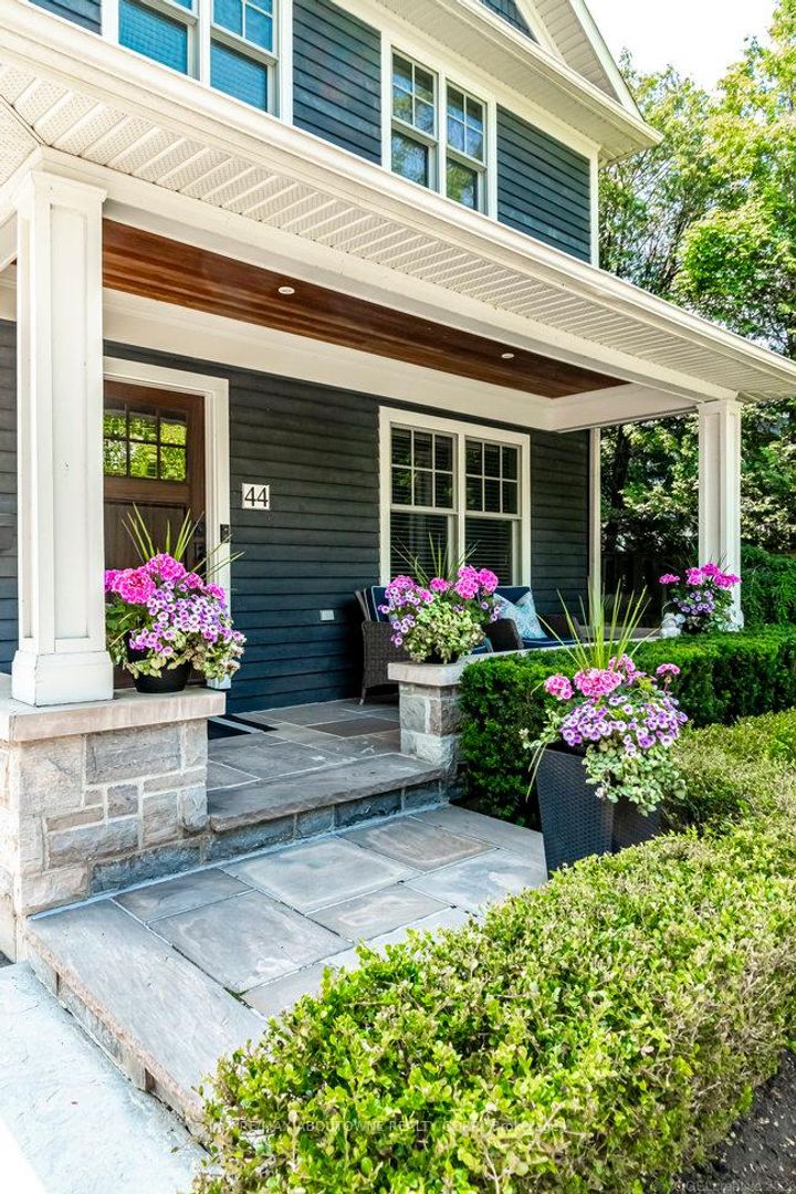 Photo 4 at 44 Head Street, CO Central, Oakville