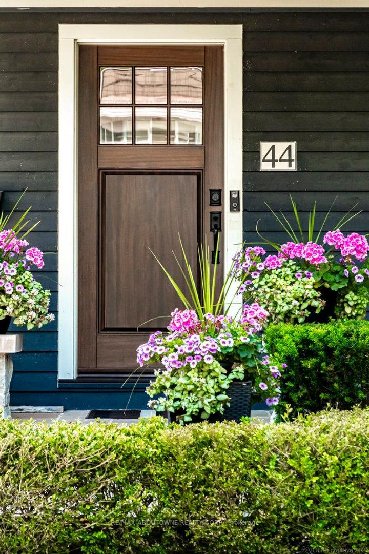 Photo 6 at 44 Head Street, CO Central, Oakville