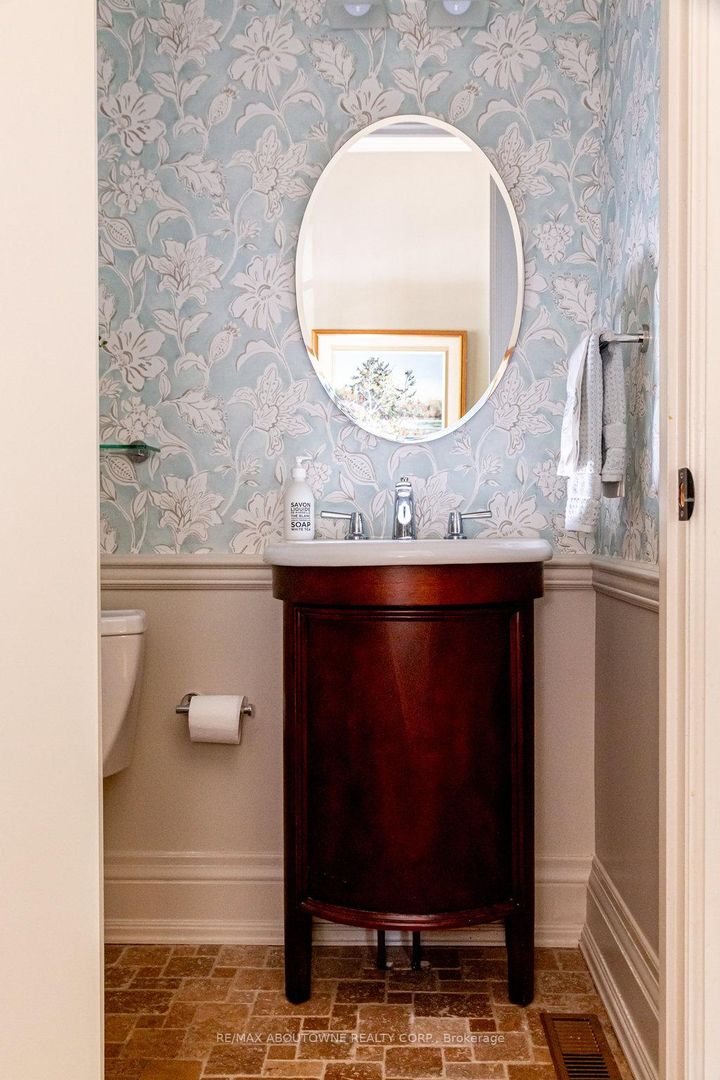 Photo 9 at 44 Head Street, CO Central, Oakville