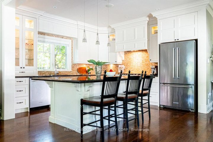 Photo 14 at 44 Head Street, CO Central, Oakville