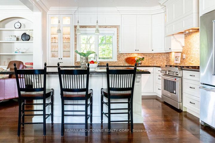 Photo 16 at 44 Head Street, CO Central, Oakville