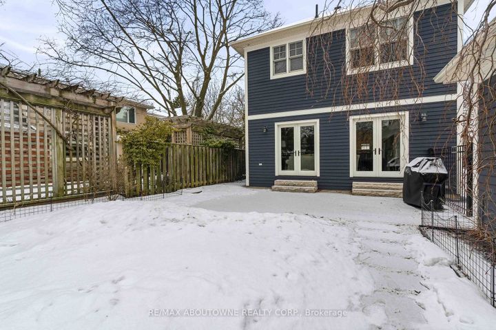 Photo 39 at 44 Head Street, CO Central, Oakville