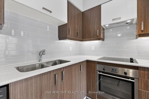 Photo 5 at 705 - 18 Uptown Drive, Unionville, Markham