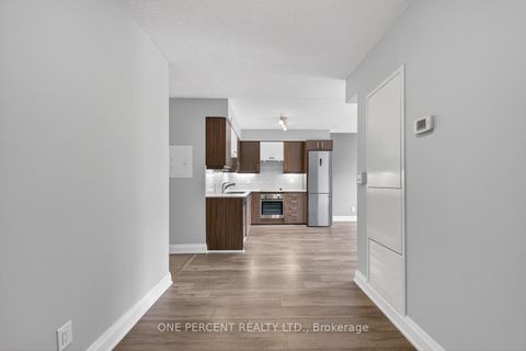 Photo 11 at 705 - 18 Uptown Drive, Unionville, Markham