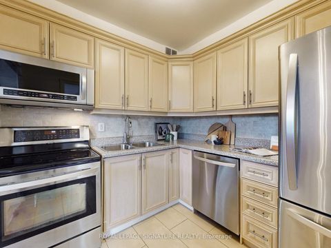 Photo 10 at PH11 - 80 Coe Hill Drive, Swansea, Toronto