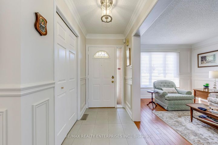 Photo 3 at 2900 Arlington Drive, CV Clearview, Oakville