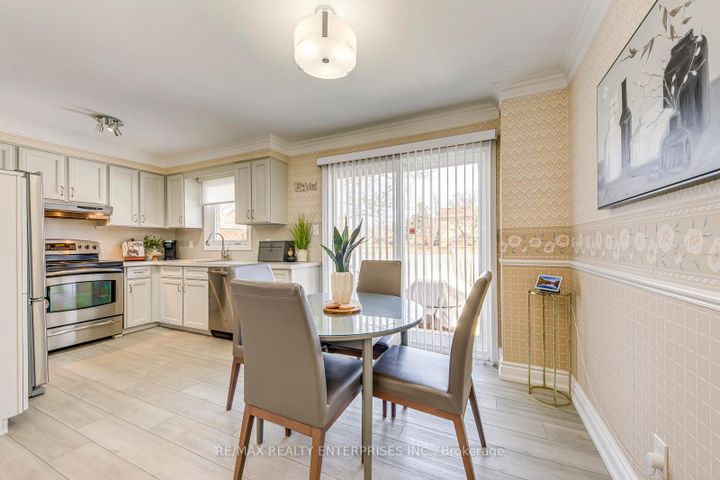 Photo 10 at 2900 Arlington Drive, CV Clearview, Oakville