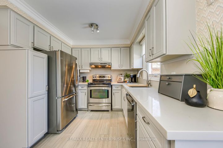 Photo 12 at 2900 Arlington Drive, CV Clearview, Oakville