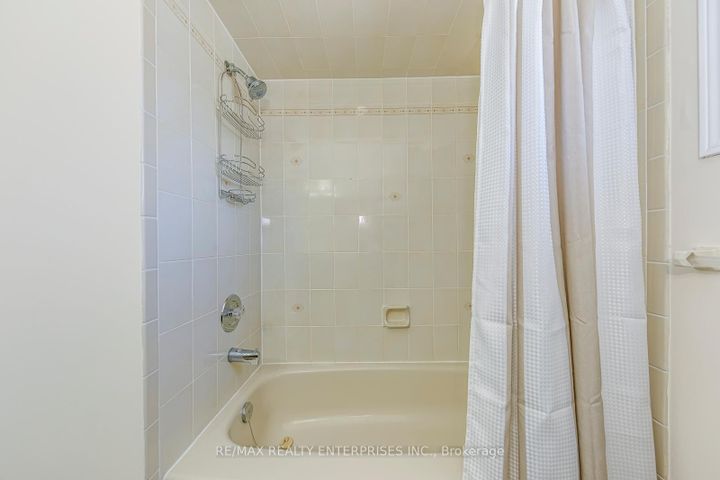 Photo 26 at 2900 Arlington Drive, CV Clearview, Oakville