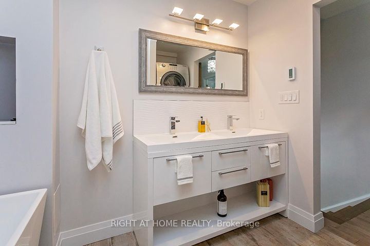 Photo 16 at 2814 Windjammer Road, Erin Mills, Mississauga