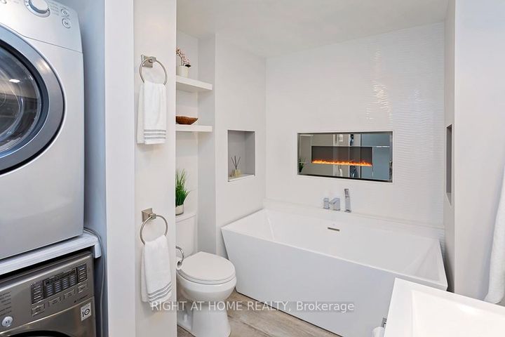 Photo 17 at 2814 Windjammer Road, Erin Mills, Mississauga