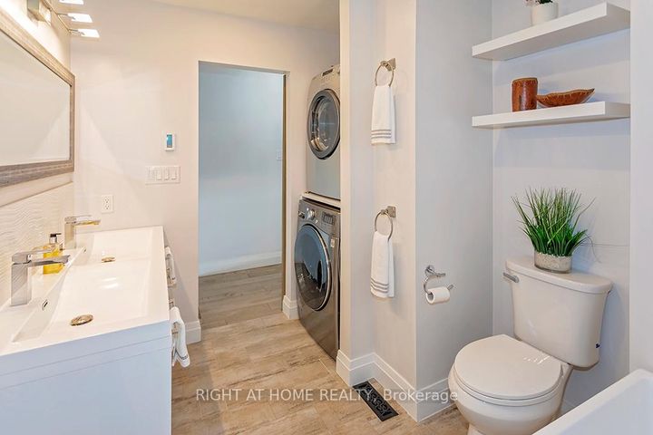 Photo 18 at 2814 Windjammer Road, Erin Mills, Mississauga