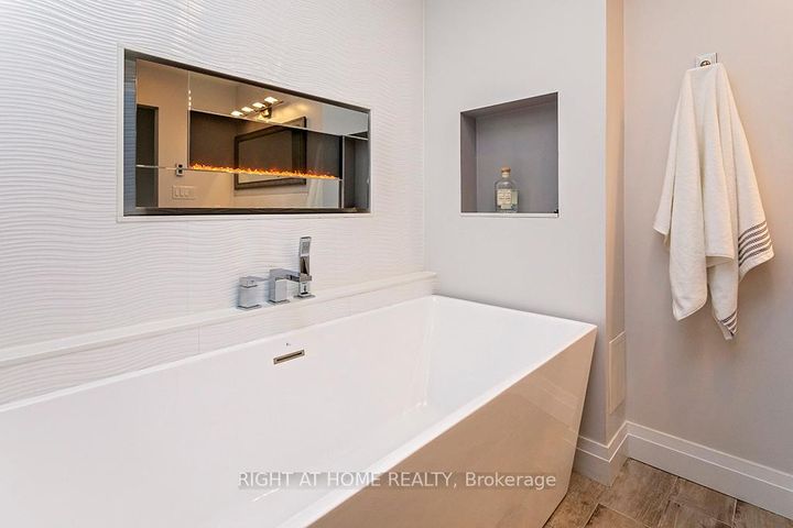 Photo 19 at 2814 Windjammer Road, Erin Mills, Mississauga