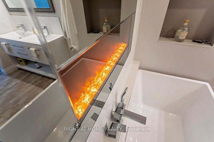 Photo 20 at 2814 Windjammer Road, Erin Mills, Mississauga