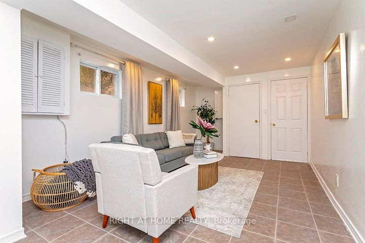 Photo 42 at 2814 Windjammer Road, Erin Mills, Mississauga