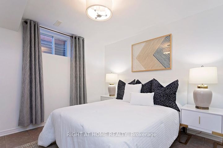 Photo 43 at 2814 Windjammer Road, Erin Mills, Mississauga