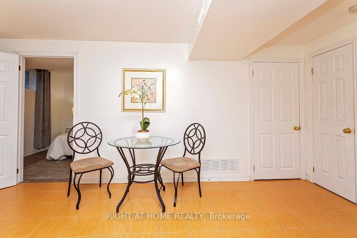 Photo 44 at 2814 Windjammer Road, Erin Mills, Mississauga