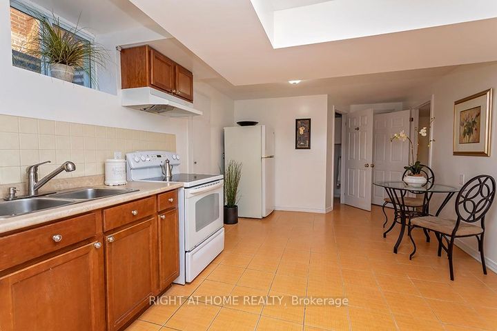 Photo 46 at 2814 Windjammer Road, Erin Mills, Mississauga