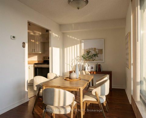 Photo 4 at 904 - 20 William Roe Boulevard, Central Newmarket, Newmarket