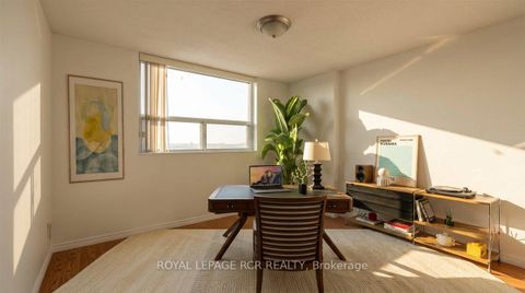 Photo 8 at 904 - 20 William Roe Boulevard, Central Newmarket, Newmarket