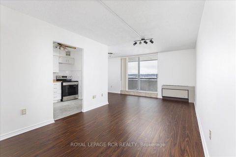 Photo 12 at 904 - 20 William Roe Boulevard, Central Newmarket, Newmarket