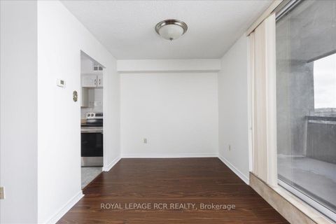 Photo 13 at 904 - 20 William Roe Boulevard, Central Newmarket, Newmarket