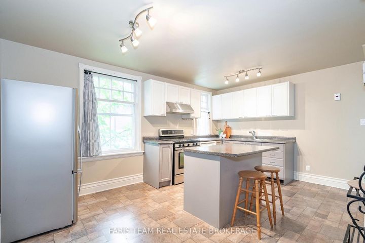 Photo 5 at 105 Barrie Street, Bradford, Bradford West Gwillimbury