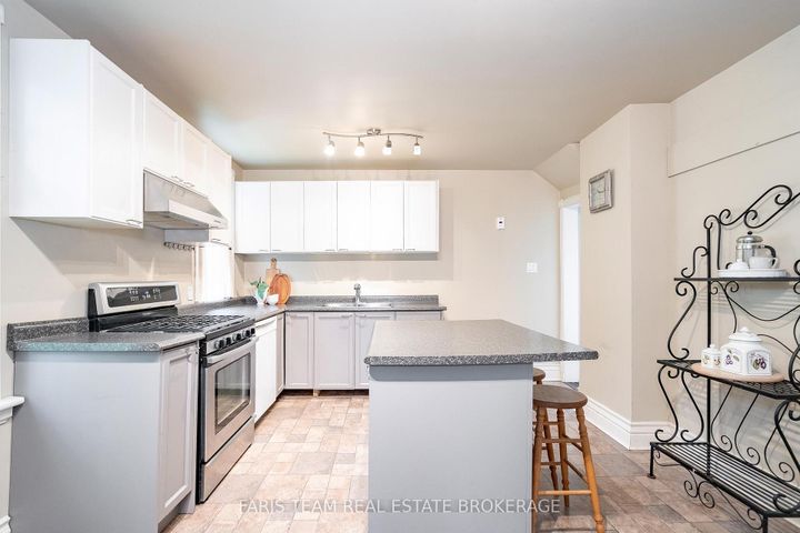 Photo 6 at 105 Barrie Street, Bradford, Bradford West Gwillimbury