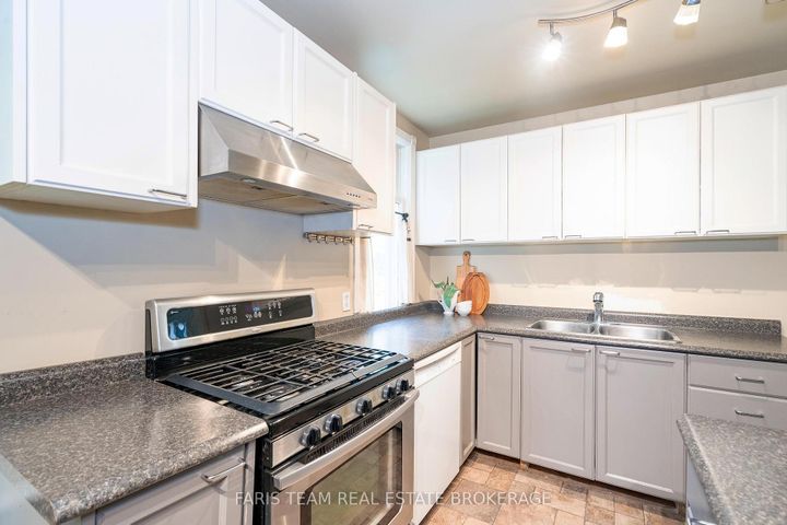 Photo 7 at 105 Barrie Street, Bradford, Bradford West Gwillimbury