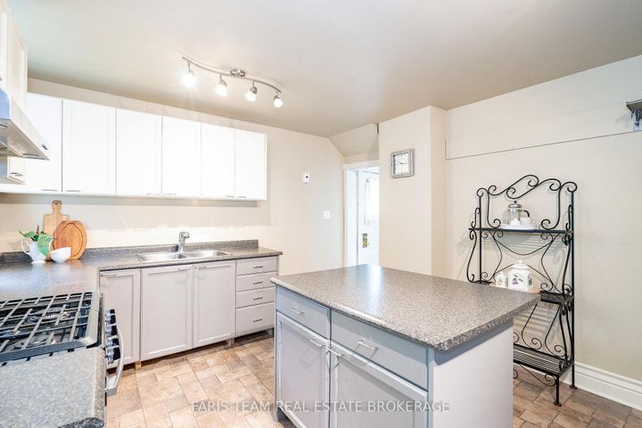 Photo 8 at 105 Barrie Street, Bradford, Bradford West Gwillimbury