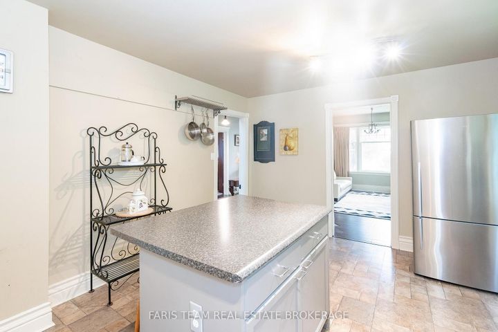 Photo 10 at 105 Barrie Street, Bradford, Bradford West Gwillimbury