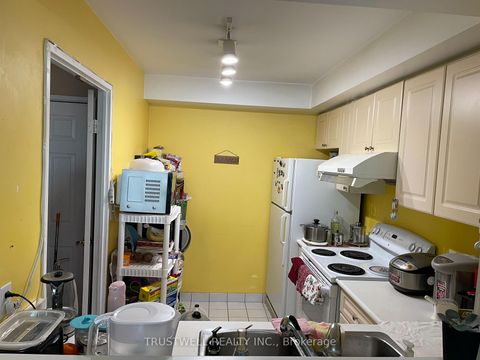 Photo 2 at 1509 - 8 Lee Centre Drive, Woburn, Toronto