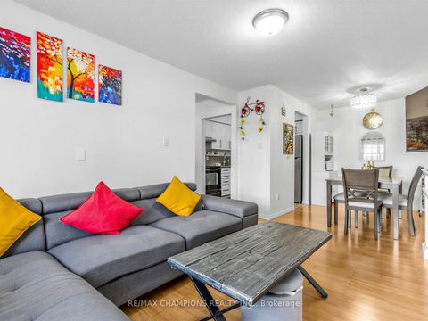 Photo 7 at 8 Cliff Fernway, Don Valley Village, Toronto