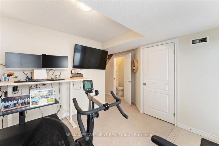 Photo 4 at 31 Mayland Street, Stoney Creek Mountain, Hamilton