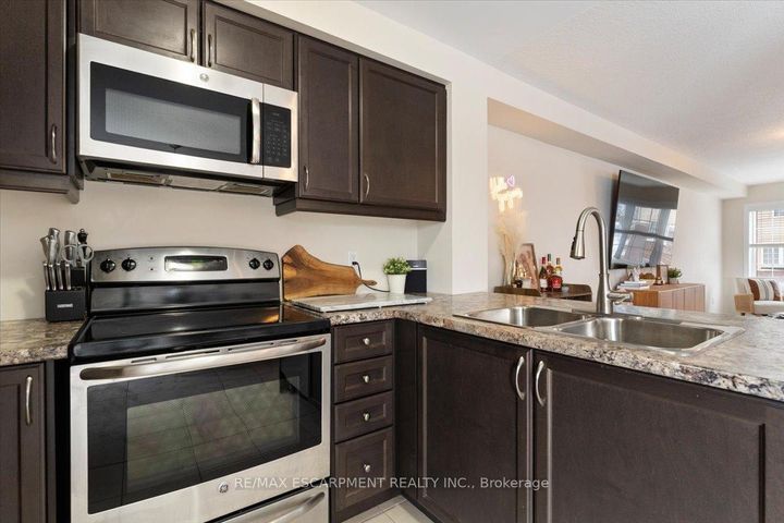 Photo 10 at 31 Mayland Street, Stoney Creek Mountain, Hamilton