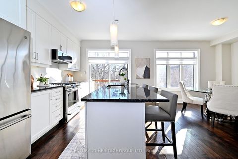 Photo 11 at 9 Ingleside Street, East Woodbridge, Vaughan