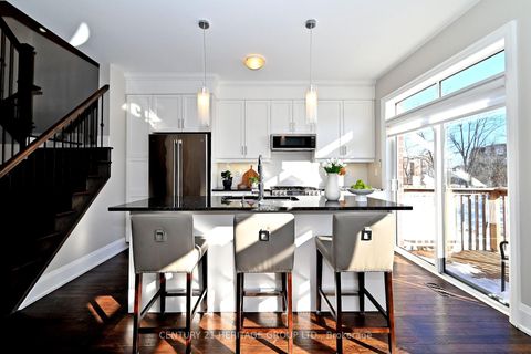 Photo 12 at 9 Ingleside Street, East Woodbridge, Vaughan