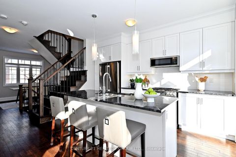 Photo 13 at 9 Ingleside Street, East Woodbridge, Vaughan