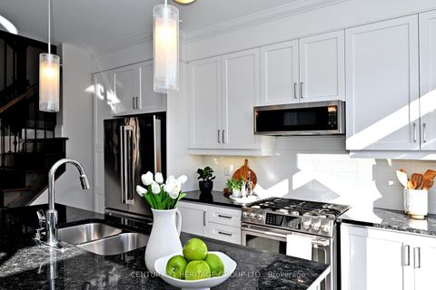 Photo 14 at 9 Ingleside Street, East Woodbridge, Vaughan