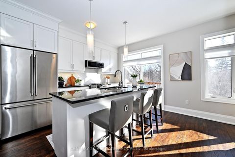 Photo 15 at 9 Ingleside Street, East Woodbridge, Vaughan