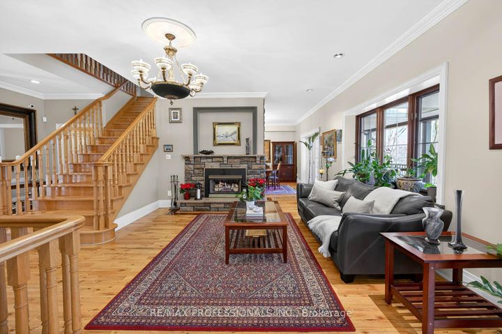 Photo 4 at 1670 Lincolnshire Boulevard, Lakeview, Mississauga