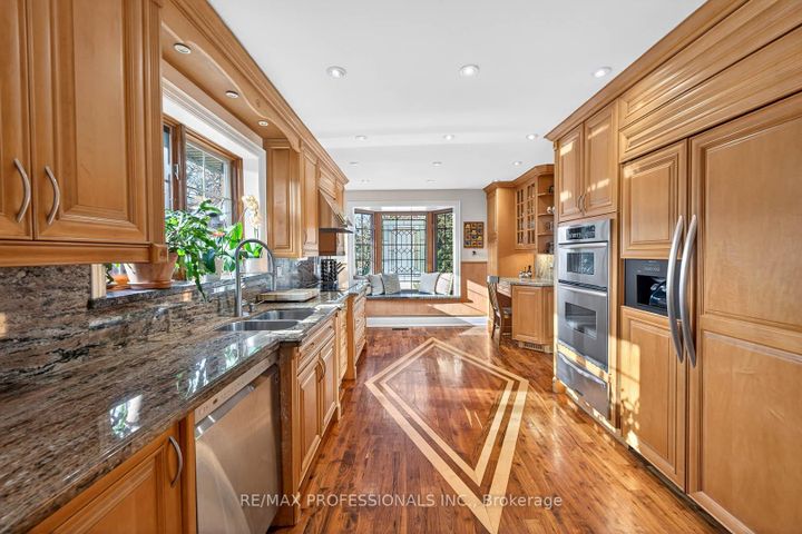 Photo 6 at 1670 Lincolnshire Boulevard, Lakeview, Mississauga