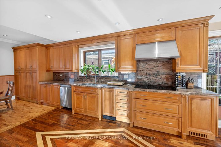 Photo 8 at 1670 Lincolnshire Boulevard, Lakeview, Mississauga