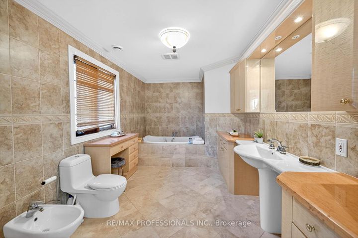 Photo 15 at 1670 Lincolnshire Boulevard, Lakeview, Mississauga