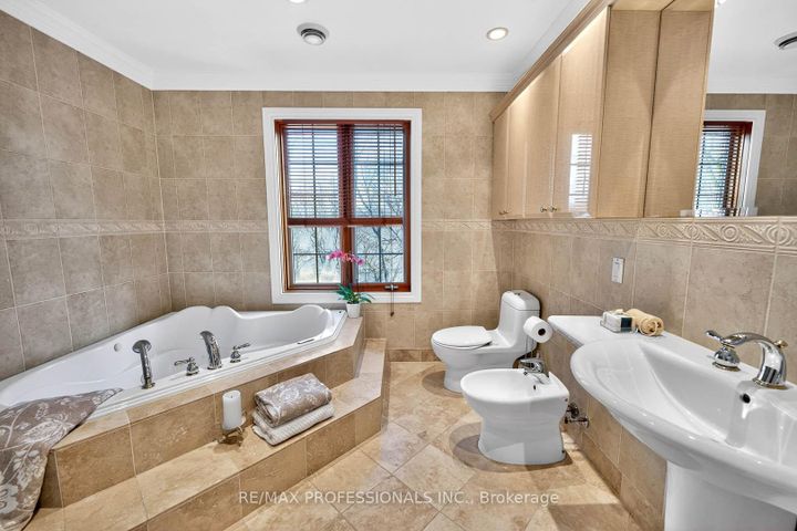 Photo 21 at 1670 Lincolnshire Boulevard, Lakeview, Mississauga