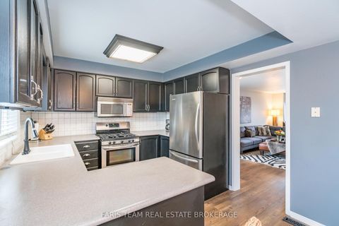 Photo 5 at 31 Etherington Crescent, West Bayfield, Barrie