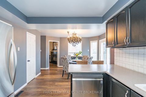 Photo 7 at 31 Etherington Crescent, West Bayfield, Barrie