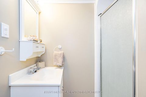 Photo 31 at 31 Etherington Crescent, West Bayfield, Barrie